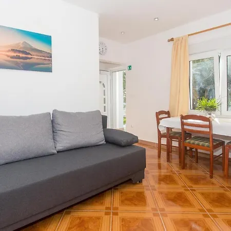 Awesome Apartment In Mimice With Wifi * Mimice
