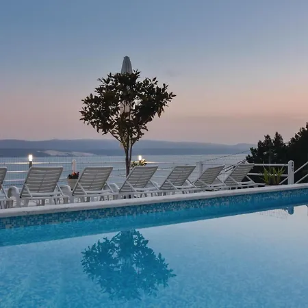 Awesome Apartment In Mimice With Wifi Mimice