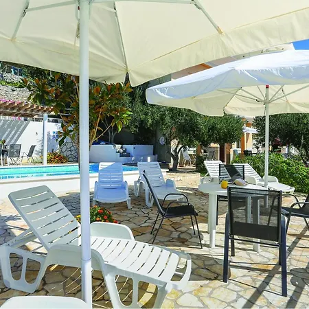 Awesome Apartment In Mimice With Wifi * Mimice