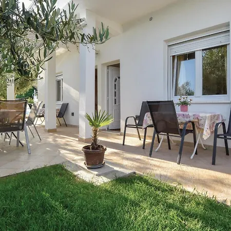 Awesome Apartment In Mimice With Wifi Apartment