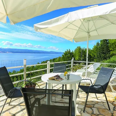 Awesome Apartment In Mimice With Wifi Apartment