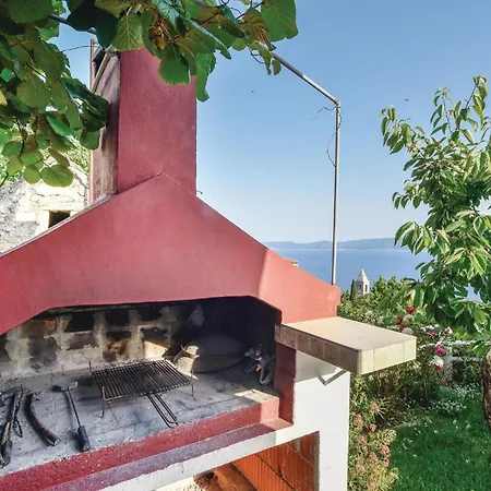 Awesome Apartment In Mimice With Wifi