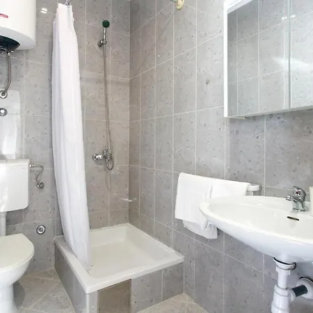 Awesome Apartment In Mimice With Wifi Mimice